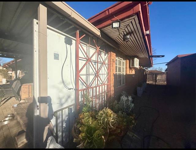 4 BEDROOM HOUSE FOR SALE IN VANDERBIJLPARK CW 5